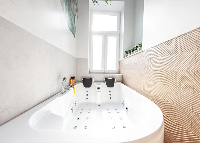 Ola Grand Sauna & Jacuzzi